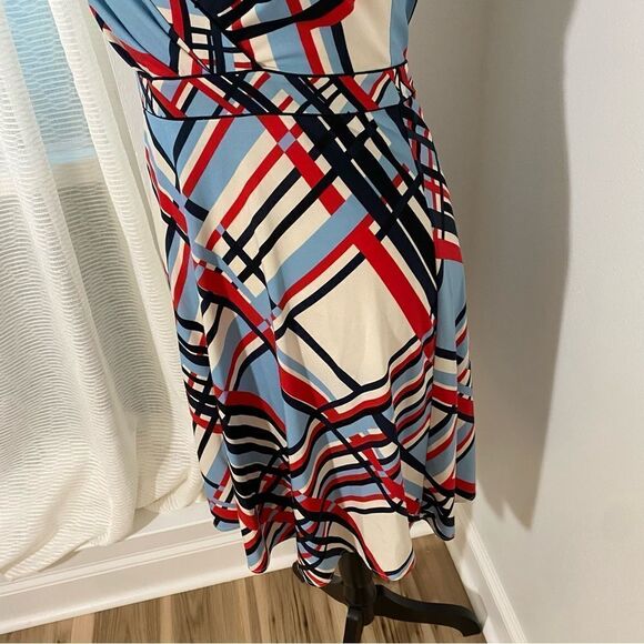 BCBGMaxazria A-line Red blue and ivory knee length v-neck sleeveless Dress - Picture 5 of 9